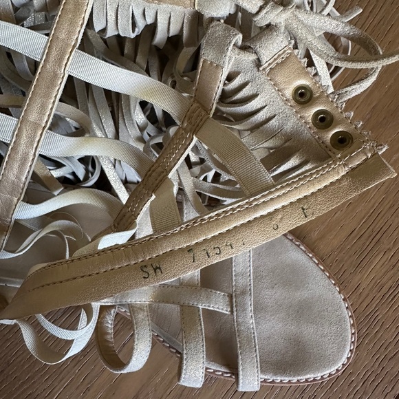 Stuart Weitzman Fringe Benefit Gladiator Sandal in Cipra - Picture 10 of 15
